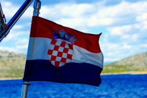 Ihre Yacht / Boot unter kroatischer Flagge